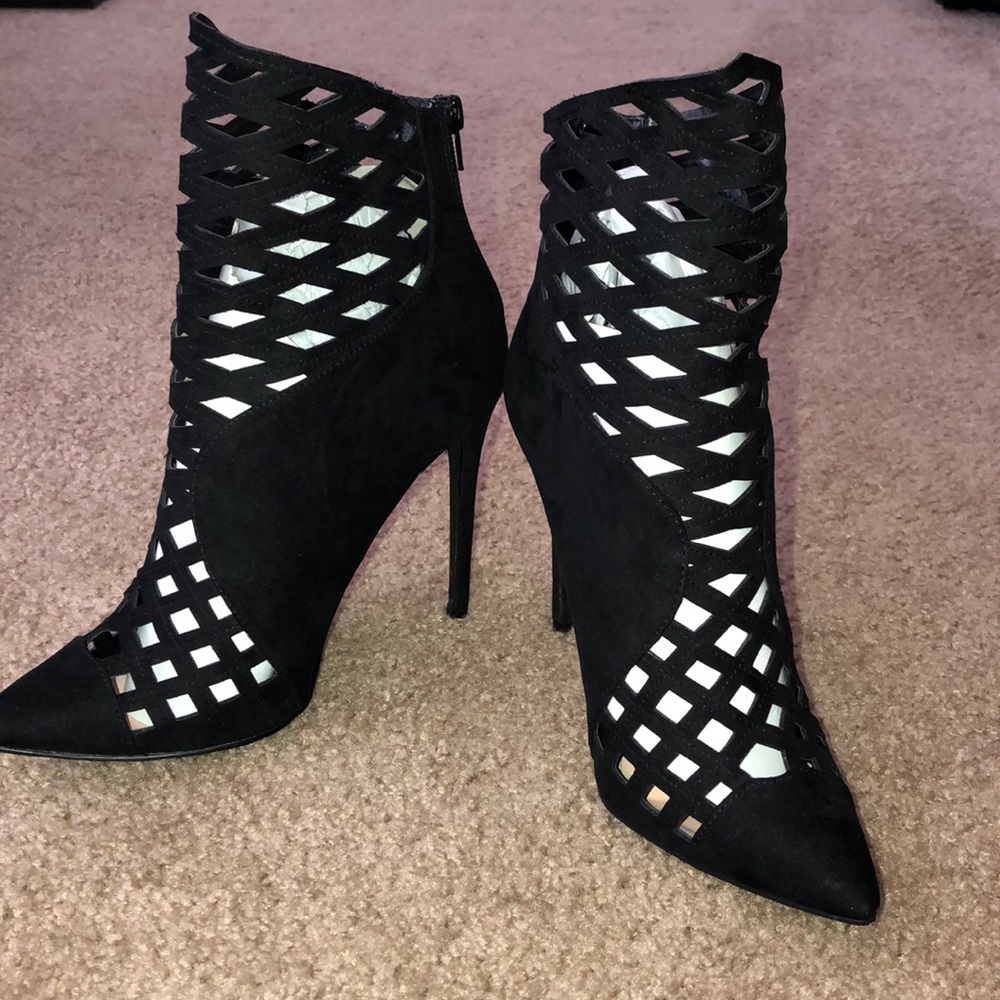 Never worn black booties !
